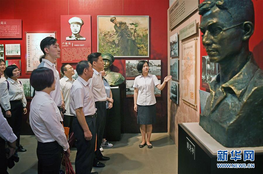 （新華全媒頭條&middot;圖文互動）（7）全黨來一個大學習&mdash;&mdash;新時代中國共產(chǎn)黨人的理論自覺