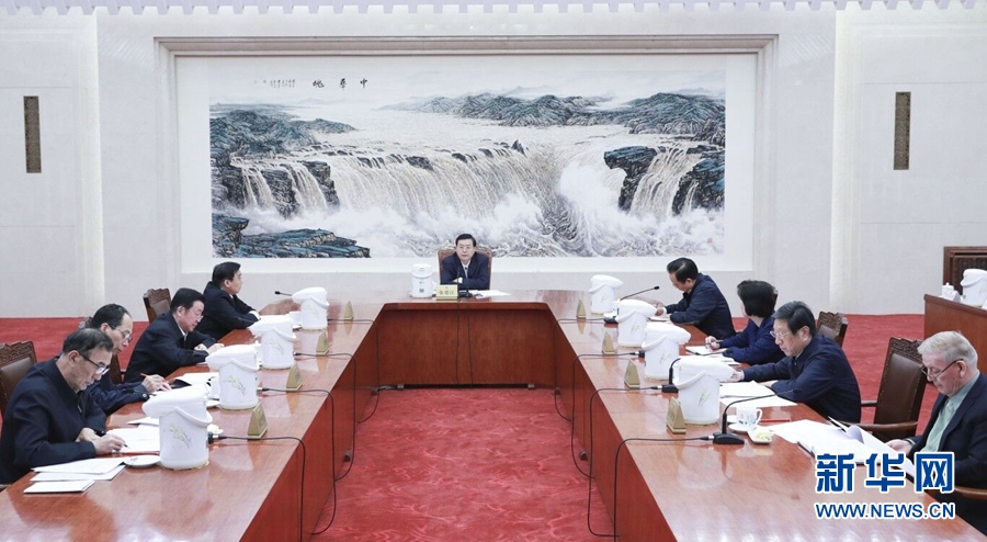 1月22日，中共十二屆全國人大常委會黨組在北京召開會議，認真學習領(lǐng)會習近平總書記在黨的十九屆二中全會上的重要講話精神，研究全國人大常委會貫徹落實全會精神、做好憲法修改相關(guān)工作。全國人大常委會委員長、常委會黨組書記張德江主持會議并講話。新華社記者 丁林 攝