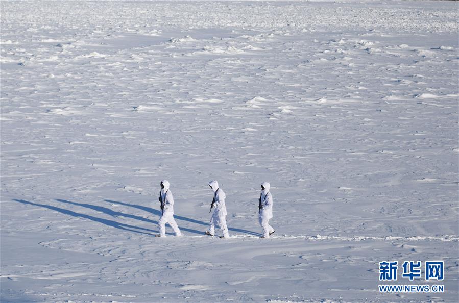 #（社會）（3）堅(jiān)守在嚴(yán)冬&mdash;&mdash;黑龍江塔河邊防官兵極寒天氣徒步巡邊