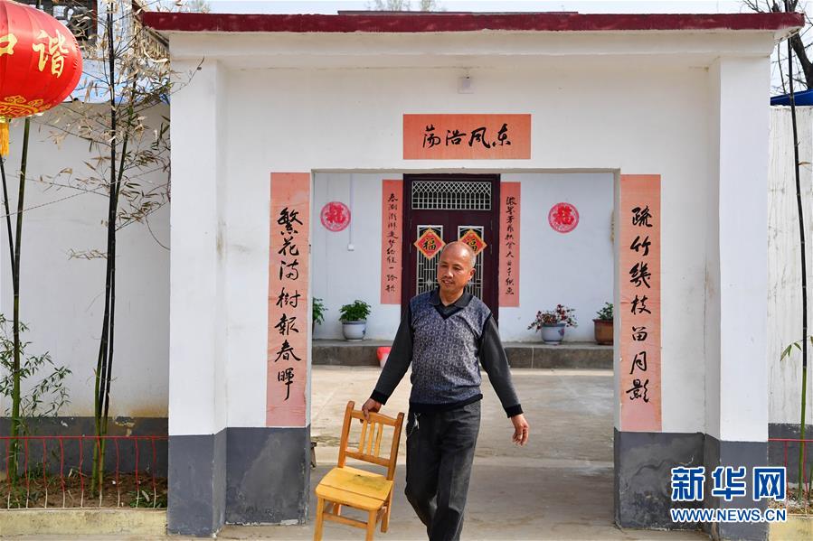 （走基層 聽民聲）（1）貧困戶王萬才的&ldquo;詩意&rdquo;脫貧路