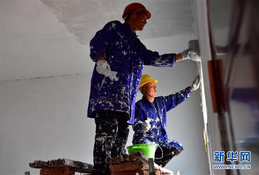 （走基層 聽(tīng)民聲）（5）貧困戶王萬(wàn)才的&ldquo;詩(shī)意&rdquo;脫貧路