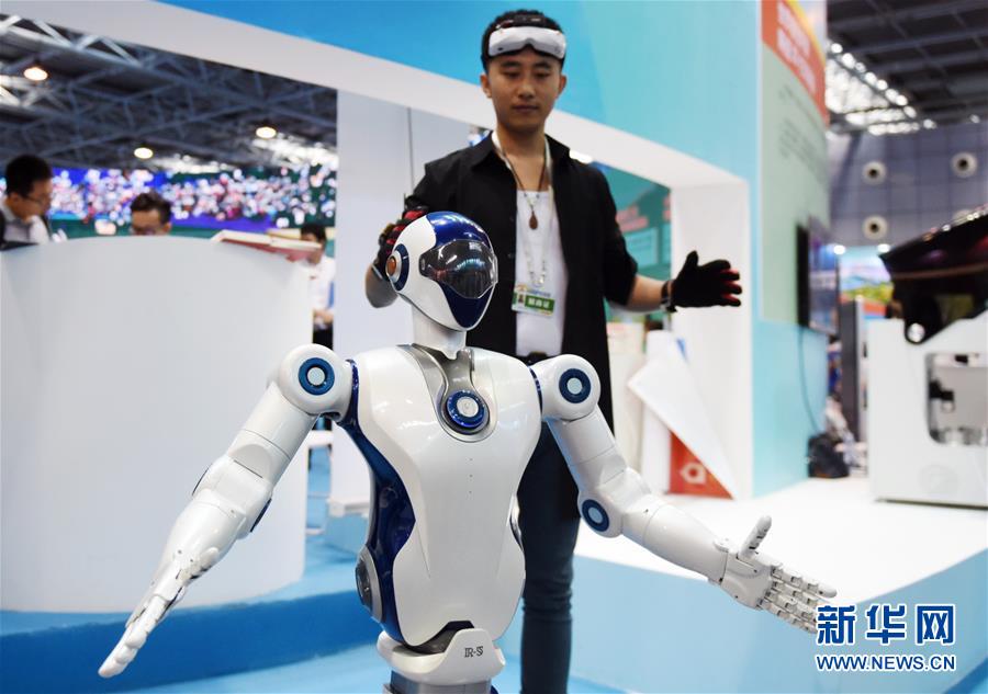 （新華全媒頭條&middot;圖文互動(dòng)）（5）領(lǐng)航新時(shí)代中國經(jīng)濟(jì)航船&mdash;&mdash;從中央財(cái)經(jīng)領(lǐng)導(dǎo)小組會(huì)議看以習(xí)近平同志為核心的黨中央駕馭中國經(jīng)濟(jì)