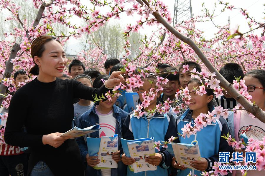 (新華全媒頭條·兩會精神看落實·圖文互動)(3)適應發(fā)展新方位 奮進決勝長征路