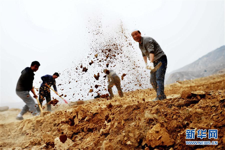 （新華全媒頭條&middot;圖文互動）（1）打好脫貧攻堅(jiān)&ldquo;硬仗中的硬仗&rdquo;&mdash;&mdash;寫在深度貧困地區(qū)脫貧攻堅(jiān)座談會召開一周年之際