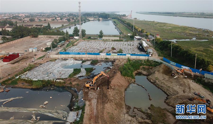 （新華視點(diǎn)&middot;圖文互動(dòng)）（2）中央督察兩年有的絲毫未改，有的不減反增&mdash;&mdash;江蘇泰興數(shù)萬噸化工廢料和污泥堆放長江邊調(diào)查