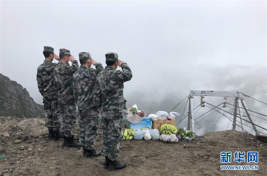 （圖文互動(dòng)）（9）特寫(xiě)：&ldquo;八一&rdquo;禮物，飛向云端哨所