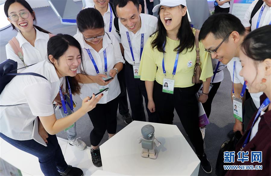 （新華全媒頭條&middot;圖文互動）（2）&ldquo;中國智，世界能&rdquo;&mdash;&mdash;2018世界人工智能大會釋放AI發(fā)展新信號