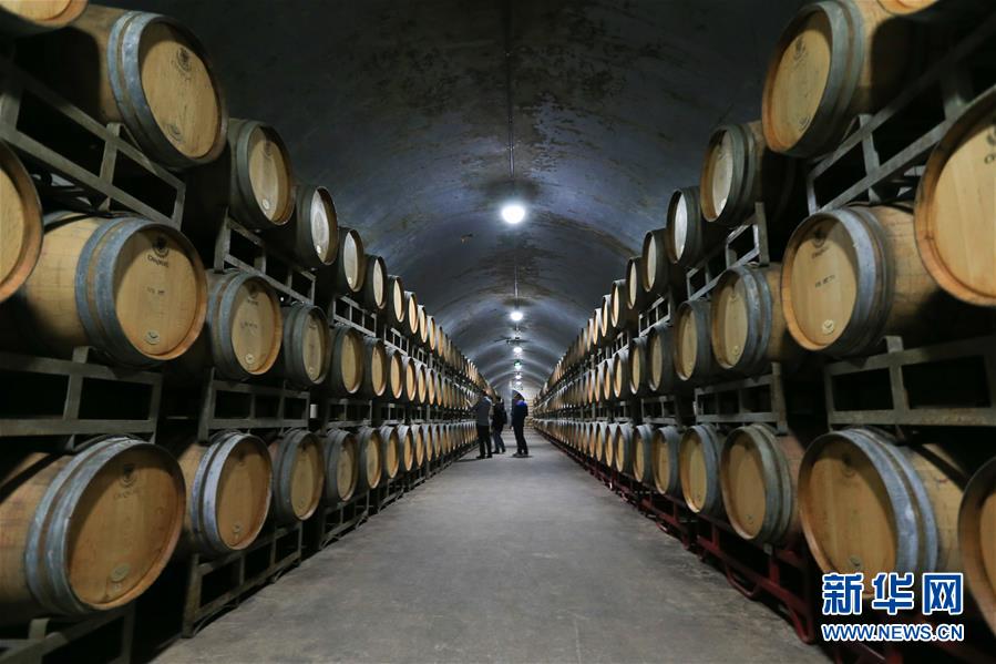 （百城百縣百企調(diào)研行&middot;圖文互動）（7）&ldquo;藍(lán)鯨1號&rdquo;從這里駛出&mdash;&mdash;山東煙臺崛起制造業(yè)高地