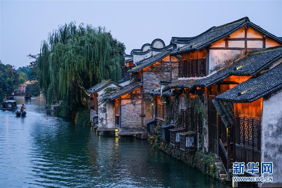 （慶祝改革開(kāi)放40周年基層行&middot;鄉(xiāng)鎮(zhèn)篇&middot;圖文互動(dòng)）（1）烏鎮(zhèn)40年：根里的靜與脈中的動(dòng)