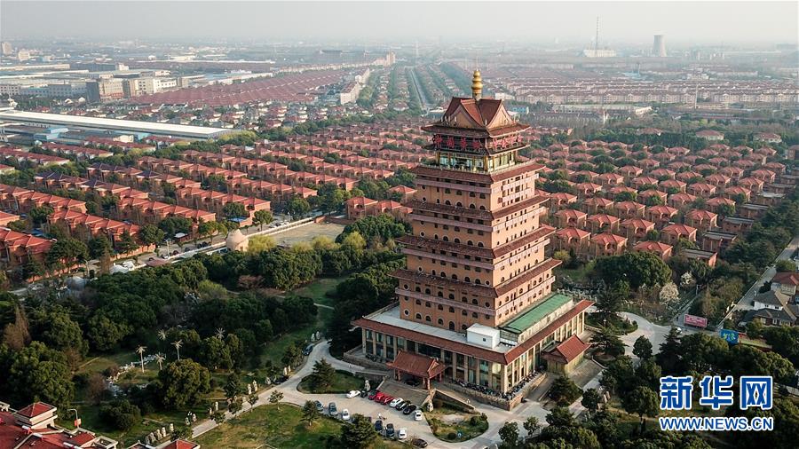 （慶祝改革開放40周年基層行&middot;村莊篇&middot;圖文互動(dòng)）（2）&ldquo;第一村&rdquo;華西：住房、樓宇刻畫發(fā)展&ldquo;年輪&rdquo;