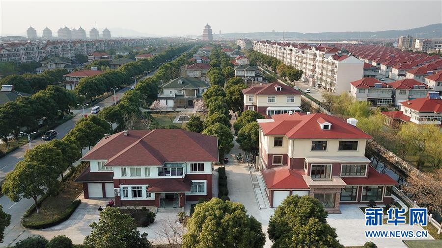 （慶祝改革開放40周年基層行&middot;村莊篇&middot;圖文互動(dòng)）（3）&ldquo;第一村&rdquo;華西：住房、樓宇刻畫發(fā)展&ldquo;年輪&rdquo;