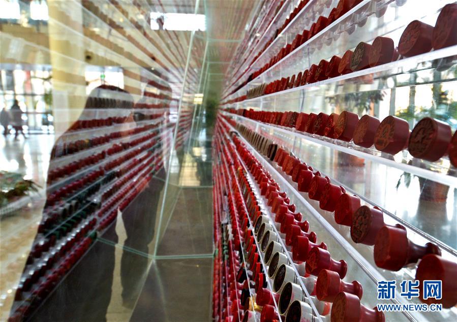 （新華全媒頭條&middot;改革開放40年變遷系列述評&middot;圖文互動）（7）堅強的保障&mdash;&mdash;改革開放40年變遷系列述評政治篇