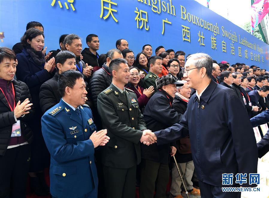 (時政)馬飚率中央代表團(tuán)五分團(tuán)在桂林看望慰問各族各界干部群眾