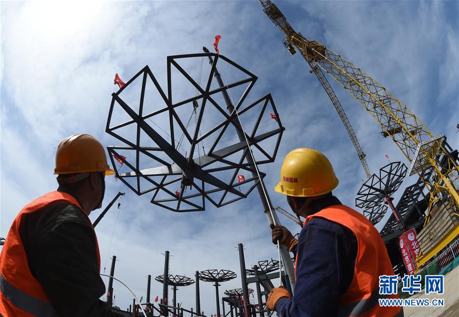 （新華全媒頭條&middot;圖文互動(dòng)）（2）領(lǐng)航！向著高質(zhì)量發(fā)展堅(jiān)定前行&mdash;&mdash;以習(xí)近平同志為核心的黨中央引領(lǐng)中國(guó)經(jīng)濟(jì)發(fā)展述評(píng)