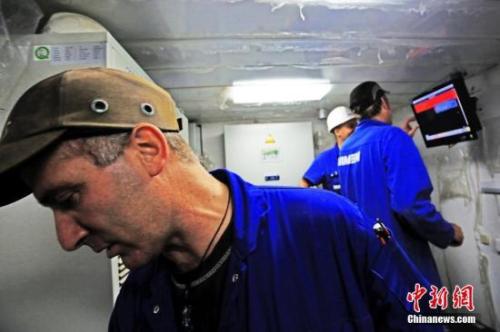 中國造船廠里的外籍員工。 李風(fēng) 攝