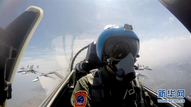 （改革先鋒風(fēng)采&middot;圖文互動(dòng)）（2）戴明盟：航母戰(zhàn)斗機(jī)英雄試飛員