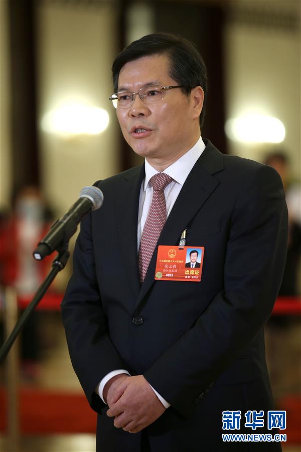 （兩會(huì)&middot;人大開幕）（3）全國人大代表接受采訪