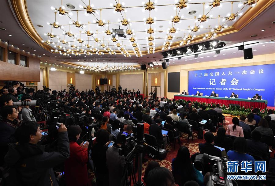 （兩會(huì)&middot;XHDW）（1）國(guó)家發(fā)改委主任何立峰等就&ldquo;創(chuàng)新和完善宏觀調(diào)控，推動(dòng)高質(zhì)量發(fā)展&rdquo;答記者問