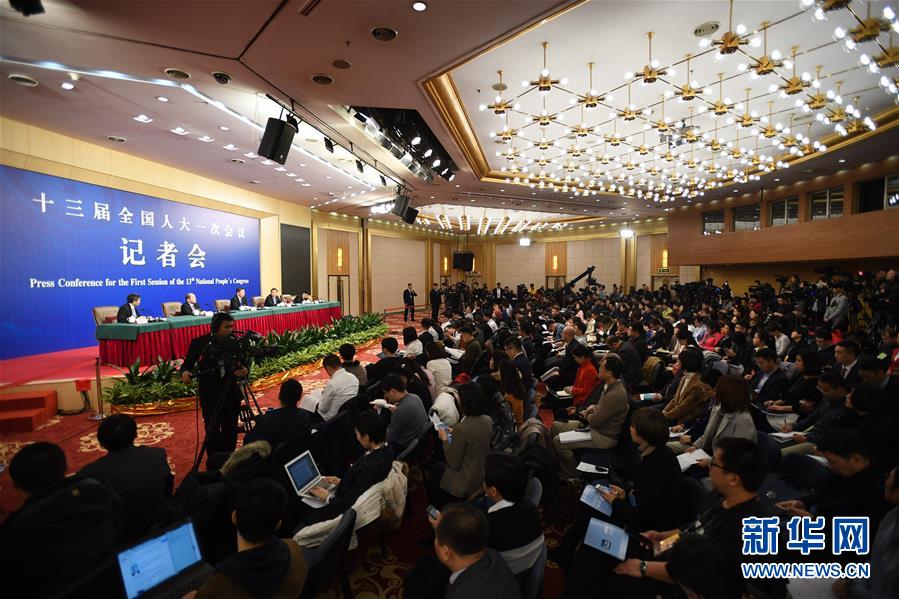 （兩會(huì)）（4）國(guó)家發(fā)改委主任何立峰等就&ldquo;創(chuàng)新和完善宏觀調(diào)控，推動(dòng)高質(zhì)量發(fā)展&rdquo;答記者問(wèn)