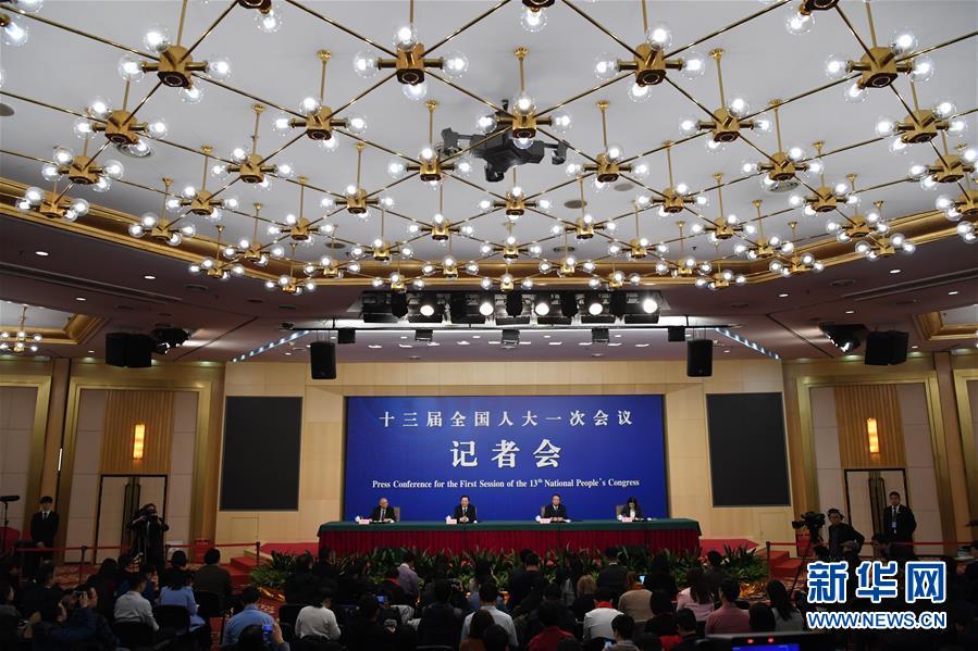 （兩會）（1）農業(yè)部部長韓長賦等就&ldquo;實施鄉(xiāng)村振興戰(zhàn)略 推動農業(yè)轉型升級&rdquo;答記者問