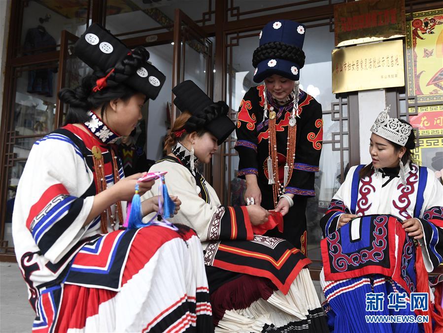 （兩會&middot;基層代表履職故事）（7）全國人大代表喬進雙梅：&ldquo;花間&rdquo;繡出美麗人生