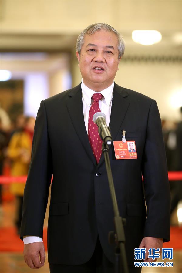 （兩會&middot;XHDW）（5）全國人大代表接受采訪