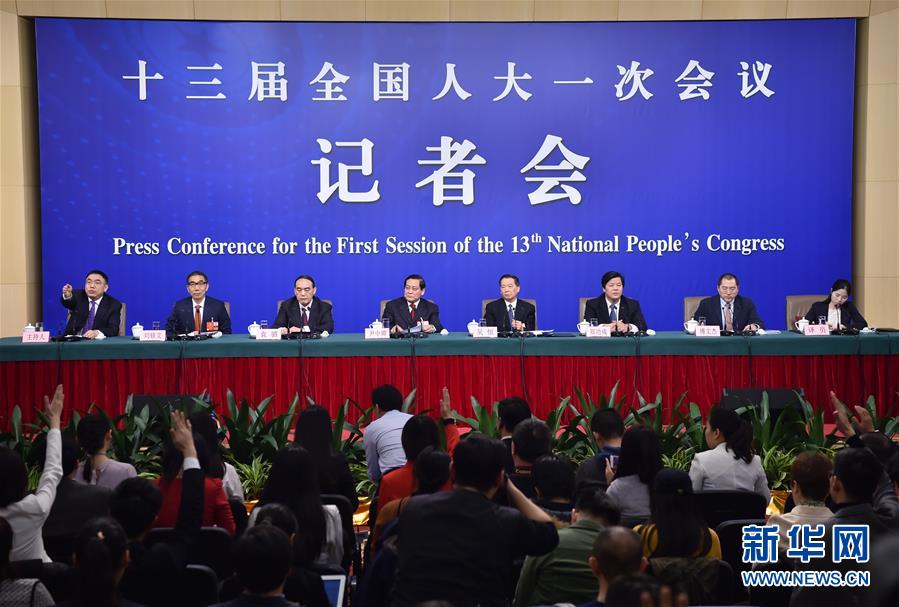 （兩會&middot;XHDW）（1）全國人大相關負責人就&ldquo;人大監(jiān)督工作&rdquo;答記者問