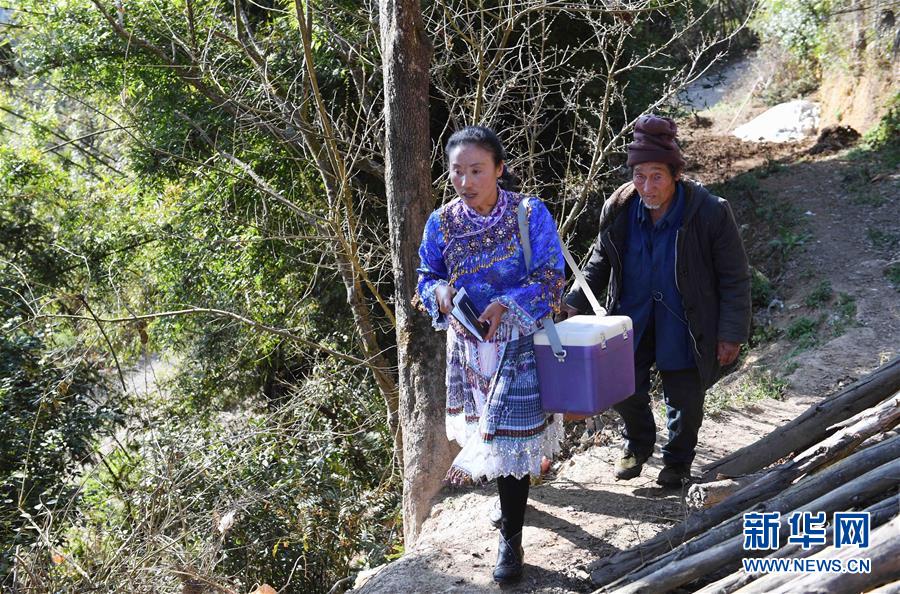 （兩會(huì)&middot;基層代表履職故事）（4）全國人大代表?xiàng)钌徲ⅲ簽榘傩战】当ｑ{護(hù)航