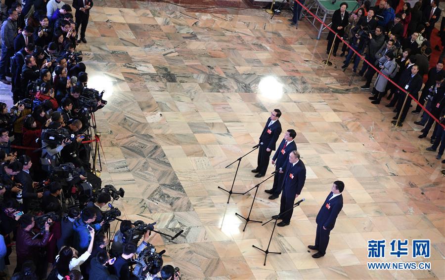 （兩會(huì)&middot;XHDW）（13）全國政協(xié)委員接受采訪