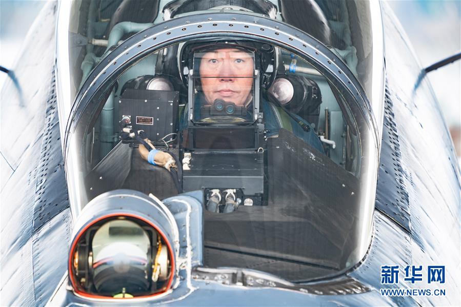 （新華全媒頭條&middot;圖文互動(dòng)）（2）戰(zhàn)鷹，為祖國(guó)奮飛&mdash;&mdash;記空軍航空兵某旅旅長(zhǎng)、特級(jí)飛行員郝井文