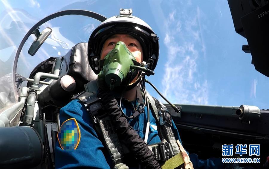 （新華全媒頭條&middot;圖文互動(dòng)）（6）戰(zhàn)鷹，為祖國(guó)奮飛&mdash;&mdash;記空軍航空兵某旅旅長(zhǎng)、特級(jí)飛行員郝井文