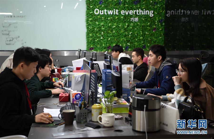 （在習(xí)近平新時代中國特色社會主義思想指引下&middot;將改革開放進(jìn)行到底&middot;強(qiáng)國之基）（新華全媒頭條&middot;圖文互動）（1）奮斗不停步 改革再出發(fā)&mdash;&mdash;&ldquo;四個自信&rdquo;筑牢強(qiáng)國之基