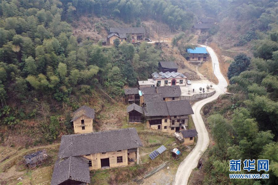 （新春走基層&middot;圖文互動）（1）6人小山村 小年樂融融