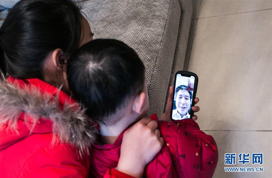 （新春走基層&middot;圖文互動）（2）車站，懂得大海的浪漫&mdash;&mdash;&ldquo;一帶一路&rdquo;夫妻的春節(jié)連線