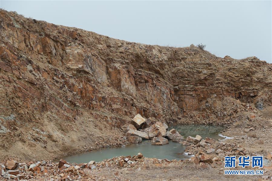 （新華視點(diǎn)&middot;圖文互動）（1）挖掘作業(yè)距漢墓中心僅20米，村民住房出現(xiàn)裂縫&hellip;&hellip;&ldquo;造地&rdquo;如何變挖山？