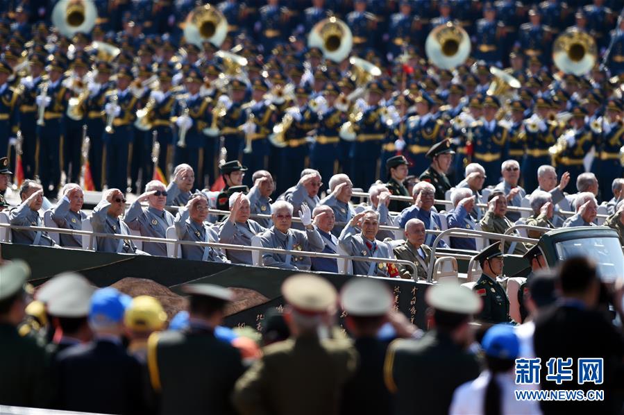 （新華全媒頭條&middot;強(qiáng)軍思想引領(lǐng)新征程&middot;圖文互動）（2）那一刻，我們光榮接受檢閱