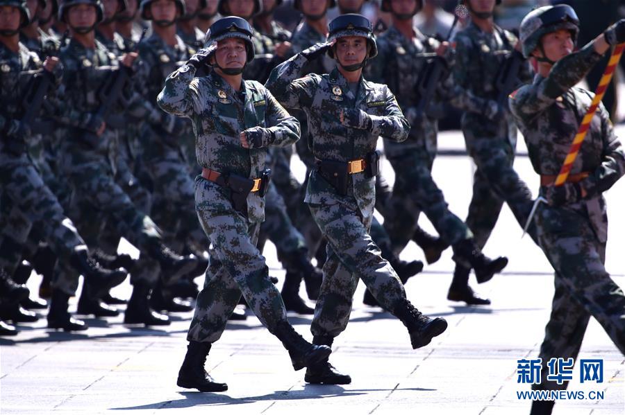 （新華全媒頭條&middot;強(qiáng)軍思想引領(lǐng)新征程&middot;圖文互動）（4）那一刻，我們光榮接受檢閱