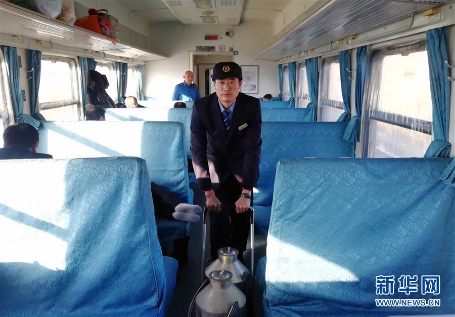 （新春走基層&middot;圖文互動）（1）變的是時間，不變的是溫情&mdash;&mdash;開往小興安嶺深處的幸福&ldquo;慢火車&rdquo;