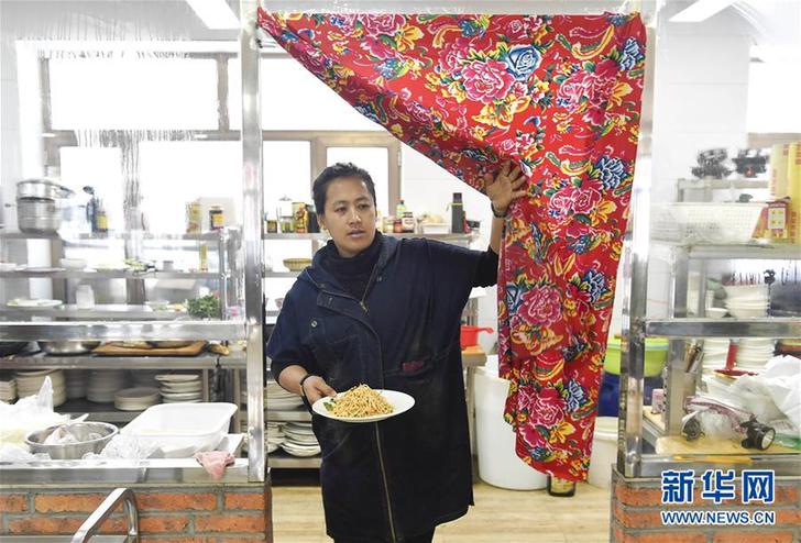 （在習(xí)近平新時代中國特色社會主義思想指引下&mdash;&mdash;新時代新作為新篇章&middot;圖文互動）（5）三年，從無名小屯到聲名遠(yuǎn)播&mdash;&mdash;這個&ldquo;雪鄉(xiāng)&rdquo;是如何做到的？