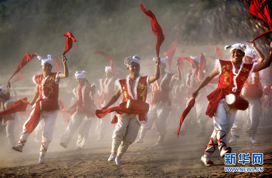 （新華全媒頭條&middot;迎接兩會特別報道&middot;圖文互動）（7）奮進(jìn)，向著第一個百年奮斗目標(biāo)&mdash;&mdash;寫在2019年全國兩會召開之際