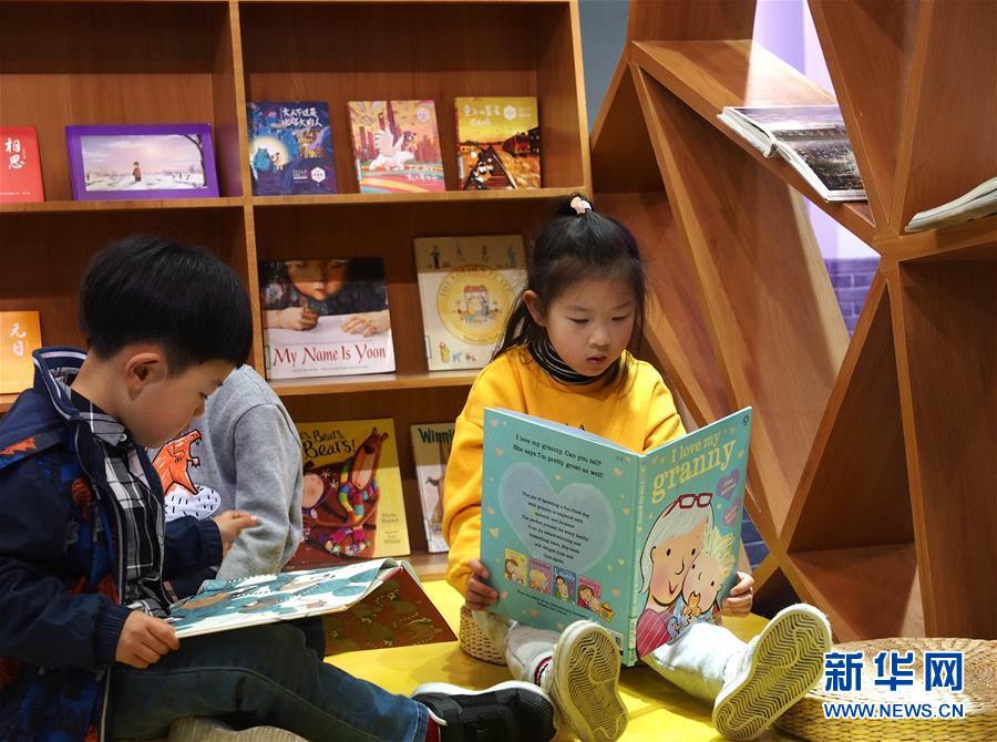 （新華全媒頭條&middot;兩會(huì)精神看落實(shí)&middot;圖文互動(dòng)）（2）把握時(shí)代脈搏　聆聽時(shí)代聲音&mdash;&mdash;落實(shí)全國(guó)兩會(huì)精神堅(jiān)定文化自信述評(píng)