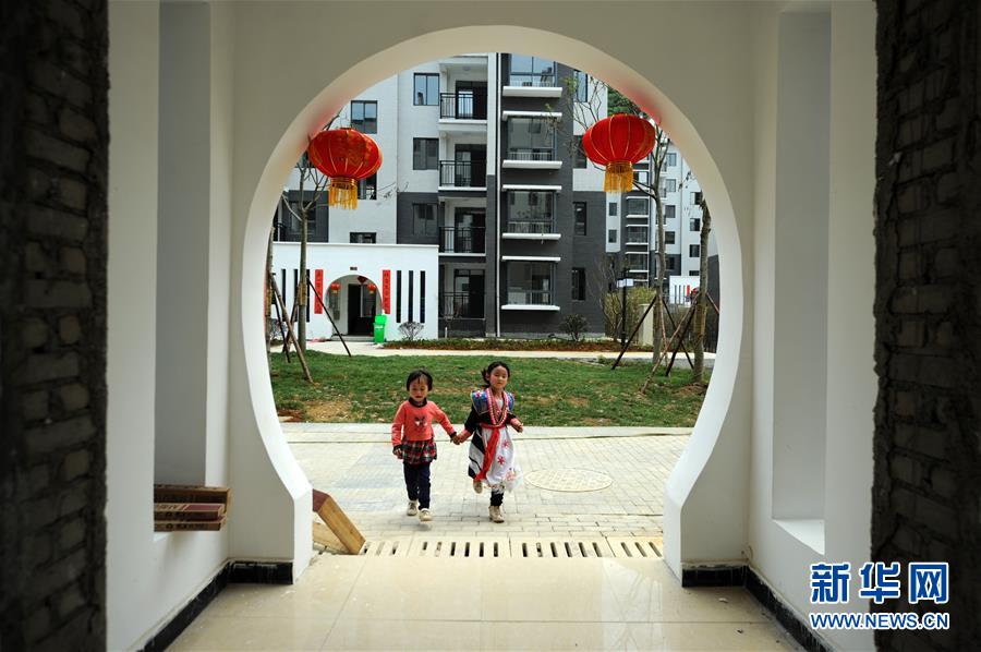 （在習近平新時代中國特色社會主義思想指引下&mdash;&mdash;新時代新作為新篇章&middot;圖文互動）（1）&ldquo;搬遷到哪里，服務就延伸到哪里&rdquo;&mdash;&mdash;貴州推進易地扶貧搬遷&ldquo;后半篇文章&rdquo; 