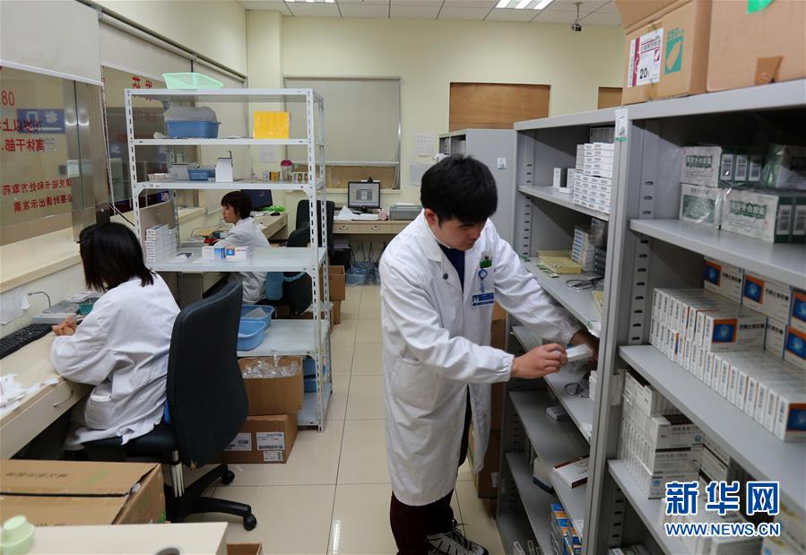 （新華全媒頭條&middot;圖文互動）（1）一粒藥片牽動萬人心，藥品集中采購給你我省了多少？