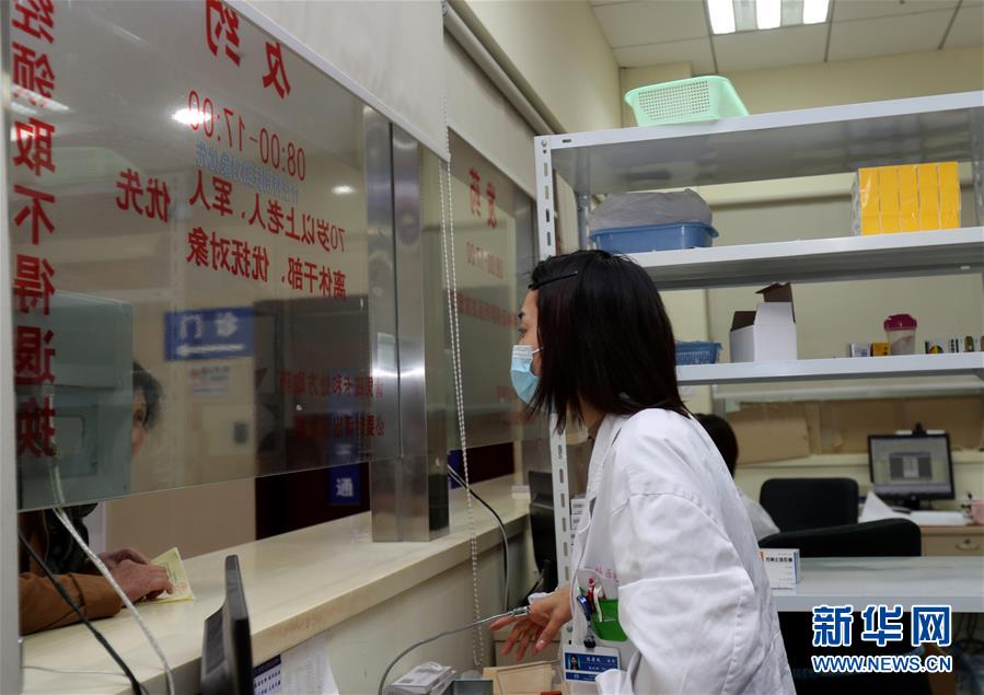 （新華全媒頭條&middot;圖文互動）（4）一粒藥片牽動萬人心，藥品集中采購給你我省了多少？