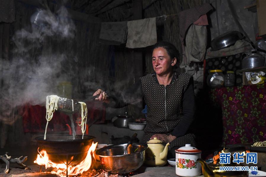 （新華全媒頭條&middot;圖文互動）（5）一步千年，&ldquo;最后的沙漠部落&rdquo;遷入新家園