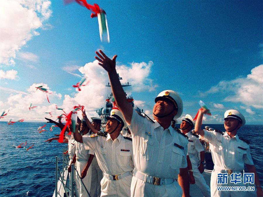 （新華全媒頭條&middot;人民海軍70年&middot;圖文互動(dòng)）（1）向海圖強(qiáng)春潮涌&mdash;&mdash;黨中央、中央軍委和習(xí)主席關(guān)心人民海軍建設(shè)發(fā)展紀(jì)實(shí)
