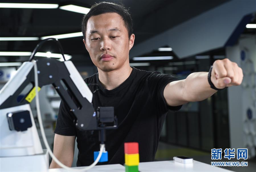 （新華全媒頭條&middot;圖文互動(dòng)）（13）青春萬歲 強(qiáng)國(guó)有我