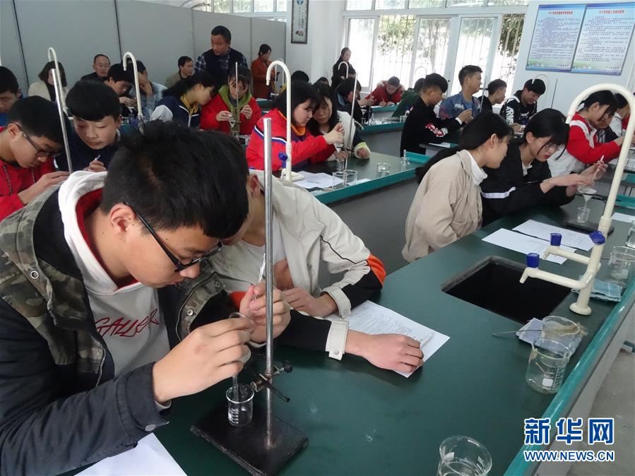 （新華全媒頭條&middot;圖文互動(dòng)）（6）努力成為好孩子 奮勇?tīng)?zhēng)當(dāng)接班人&mdash;&mdash;兒童節(jié)前夕回訪習(xí)近平總書(shū)記關(guān)心過(guò)的少年兒童