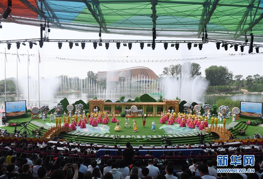 （在習(xí)近平新時(shí)代中國(guó)特色社會(huì)主義思想指引下&mdash;&mdash;新時(shí)代新作為新篇章&middot;圖文互動(dòng)）（1）從世園會(huì)&ldquo;看&rdquo;中國(guó)綠色發(fā)展之路&mdash;&mdash;寫(xiě)在北京世園會(huì)&ldquo;中國(guó)國(guó)家館日&rdquo;到來(lái)之際