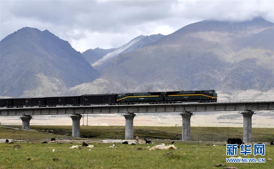 （壯麗七十年&middot;奮斗新時(shí)代&middot;圖文互動(dòng)）（4）天路，讓世界屋脊不再遙遠(yuǎn)